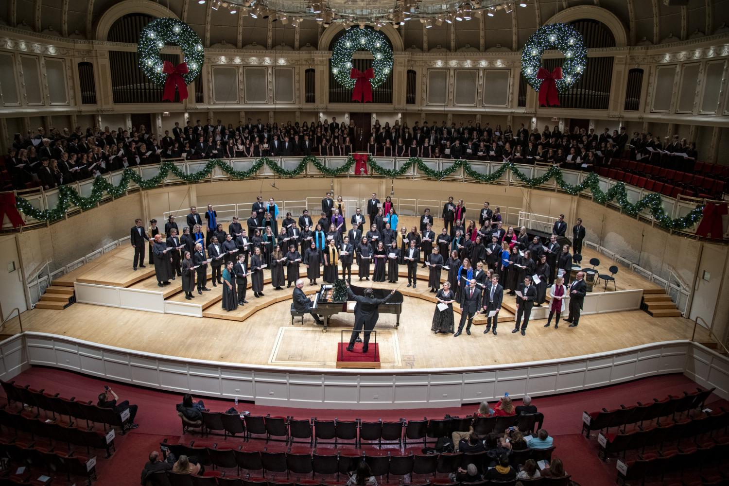 The <a href='http://w2.awamiwebsite.com'>bv伟德ios下载</a> Choir performs in the Chicago Symphony Hall.